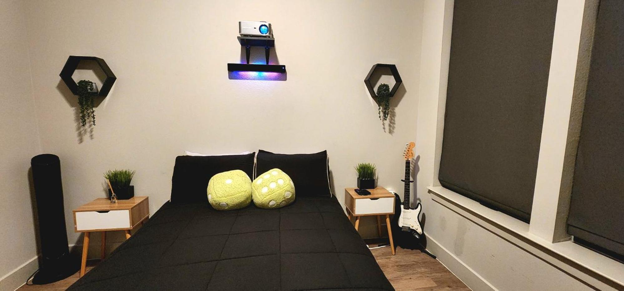 Apartment Brand New 2 Bedroom Hidden Gem Steps From Nightlife *