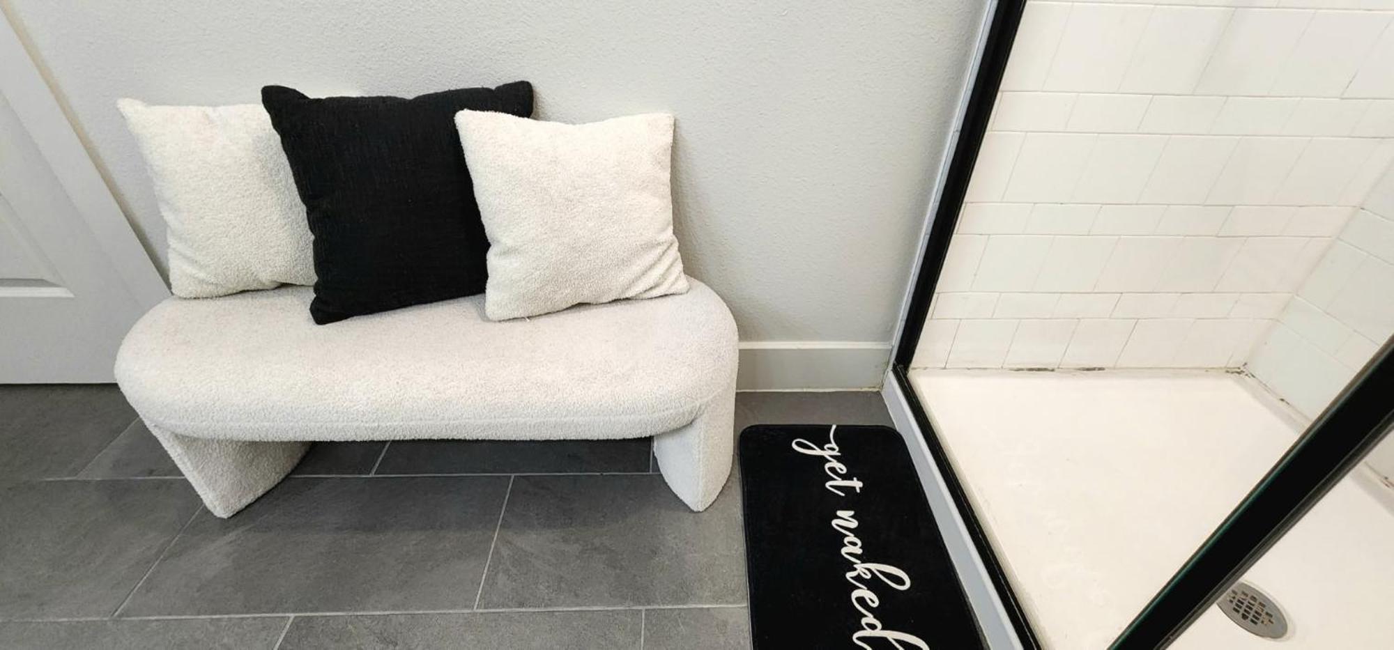 Apartment Brand New 2 Bedroom Hidden Gem Steps From Nightlife *