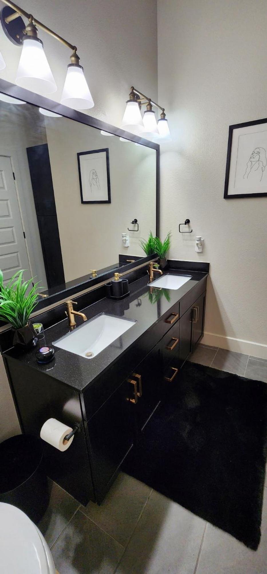 Brand New 2 Bedroom Hidden Gem Steps From Nightlife Apartment