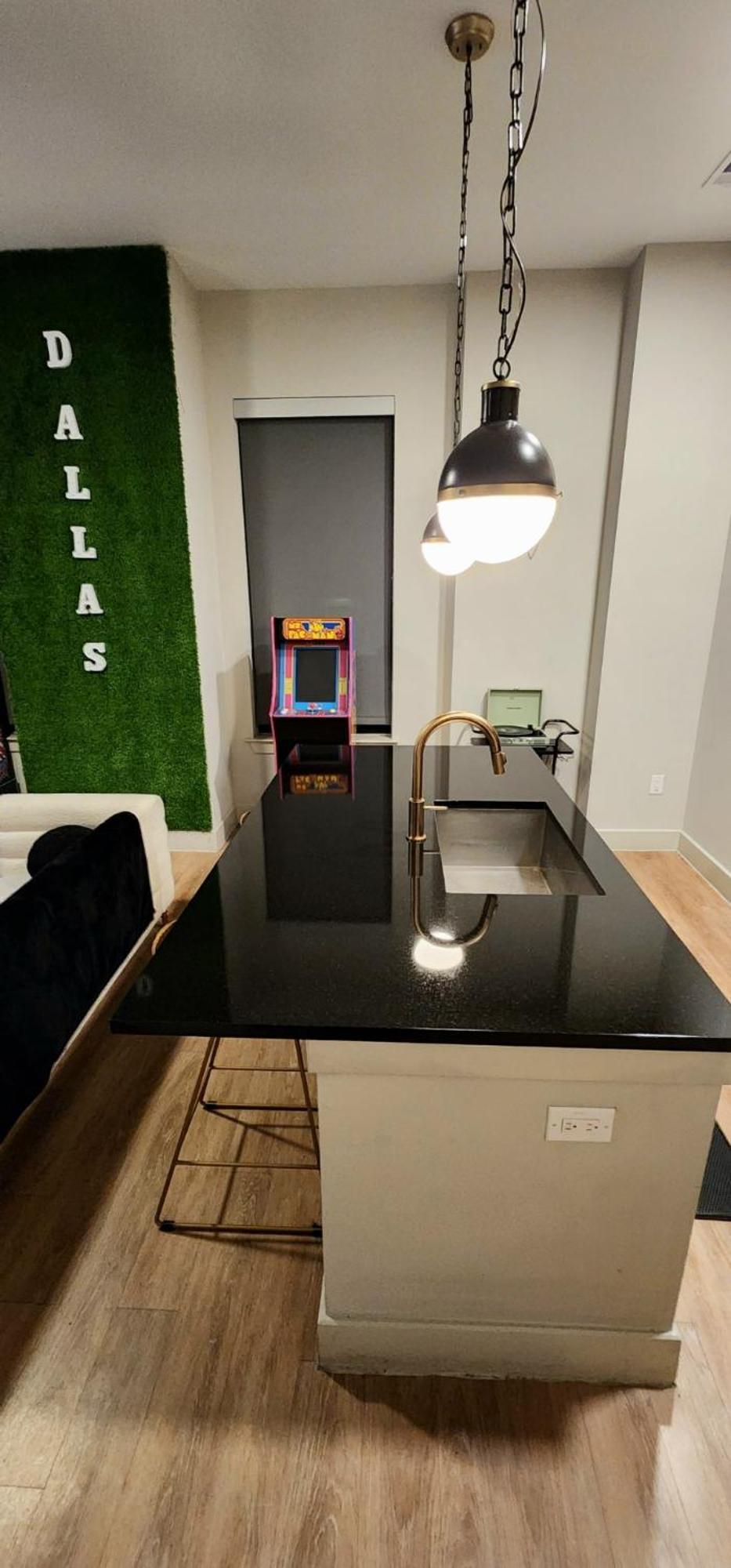 Apartment Brand New 2 Bedroom Hidden Gem Steps From Nightlife
